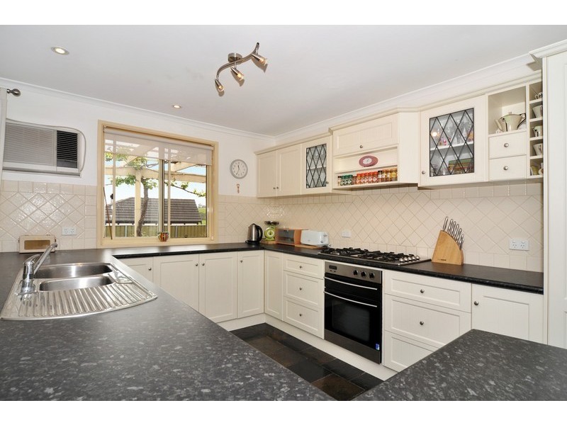 33 York Drive, Flagstaff Hill SA 5159