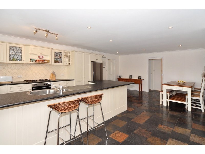 33 York Drive, Flagstaff Hill SA 5159