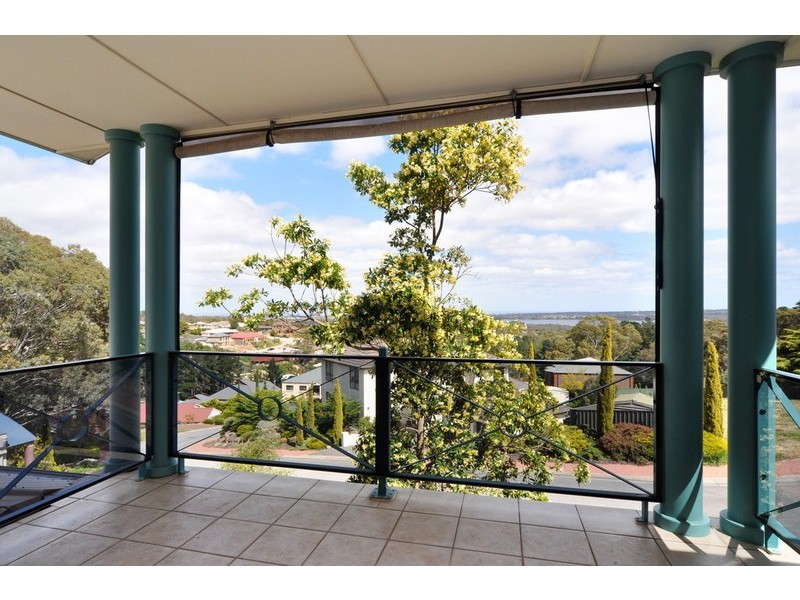 15 Highfield Drive, Aberfoyle Park SA 5159