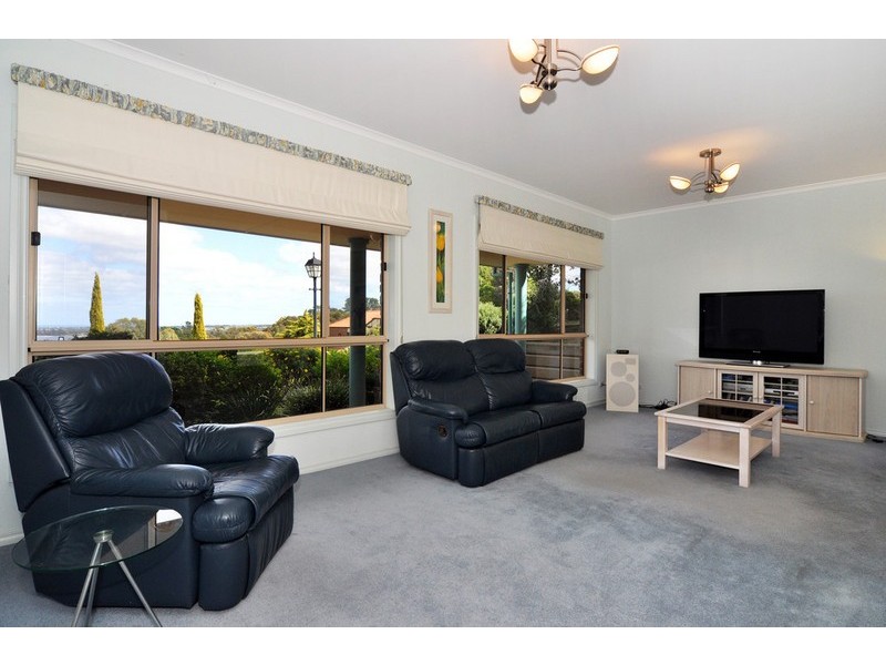 15 Highfield Drive, Aberfoyle Park SA 5159