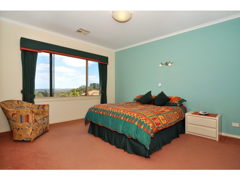 15 Highfield Drive, Aberfoyle Park SA 5159