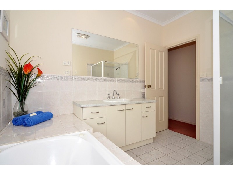 15 Highfield Drive, Aberfoyle Park SA 5159