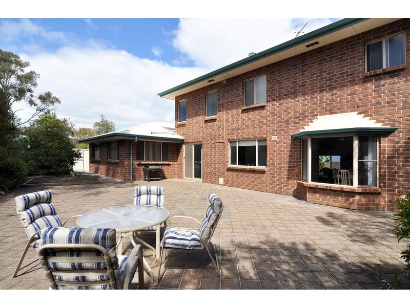 15 Highfield Drive, Aberfoyle Park SA 5159