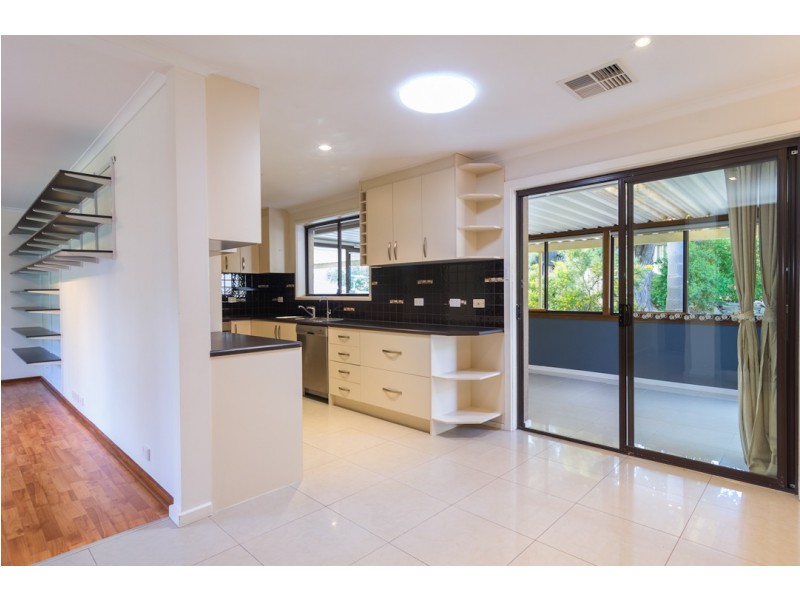 15 Campus Drive, Aberfoyle Park SA 5159