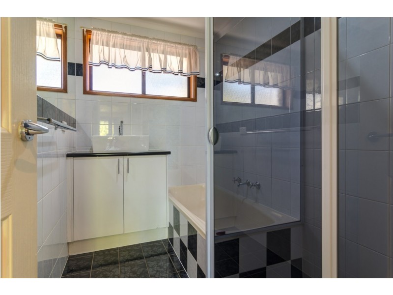 15 Campus Drive, Aberfoyle Park SA 5159