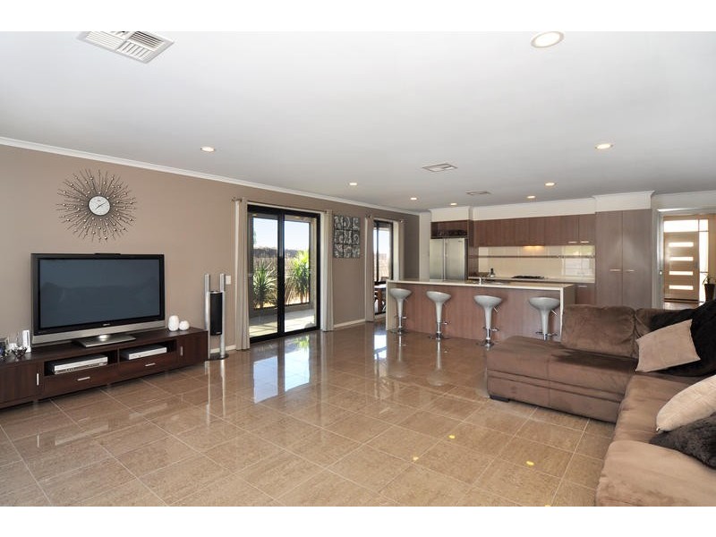 17 Acacia Grove, Flagstaff Hill SA 5159