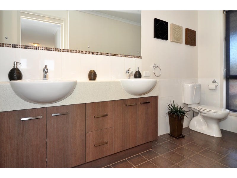 17 Acacia Grove, Flagstaff Hill SA 5159