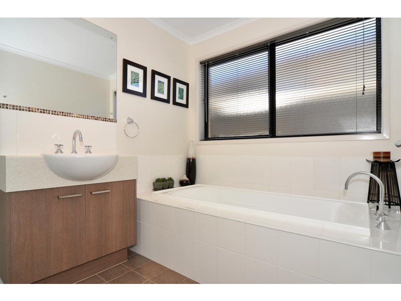 17 Acacia Grove, Flagstaff Hill SA 5159