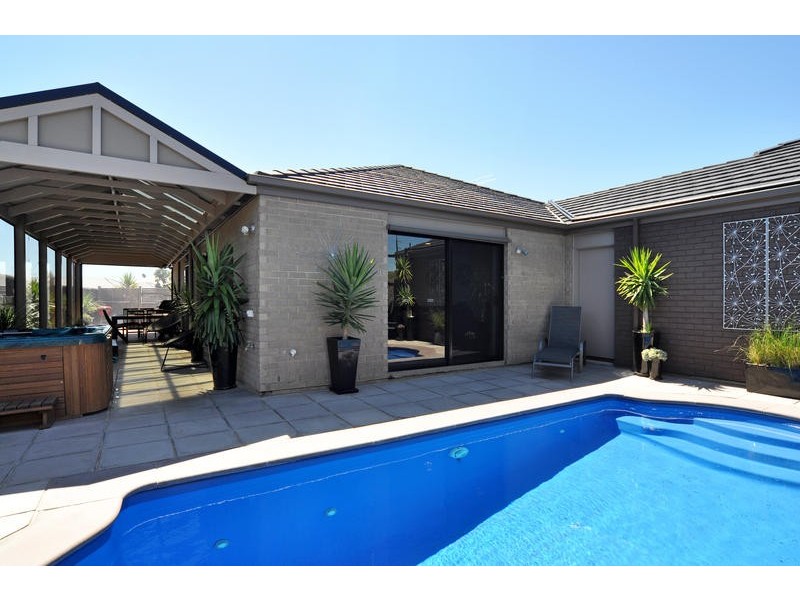 17 Acacia Grove, Flagstaff Hill SA 5159