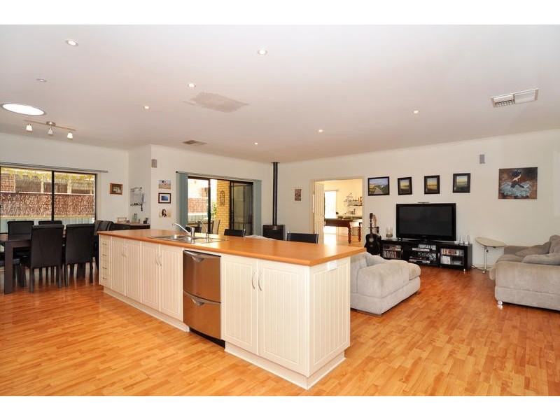 25 Pinnacle Crescent, Flagstaff Hill SA 5159