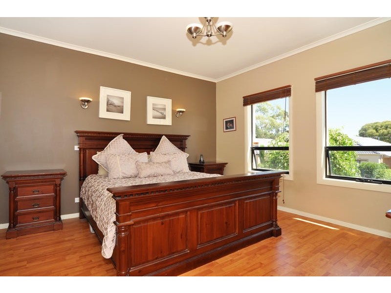 25 Pinnacle Crescent, Flagstaff Hill SA 5159