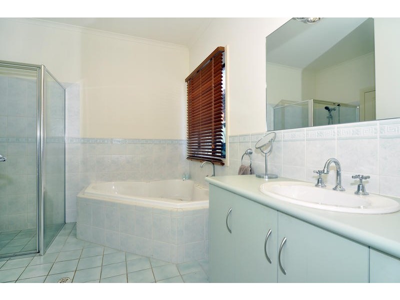 25 Pinnacle Crescent, Flagstaff Hill SA 5159