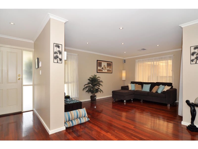 70 Tania Drive, Aberfoyle Park SA 5159