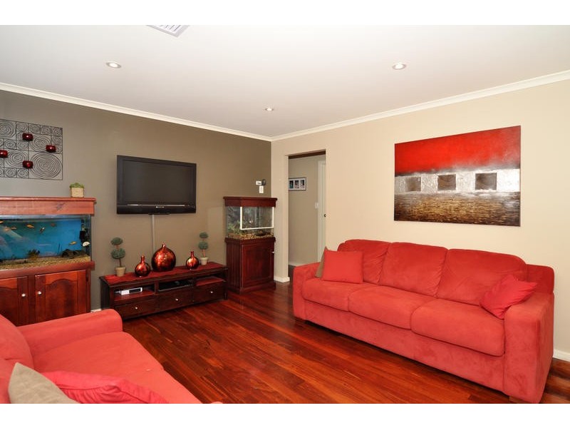 70 Tania Drive, Aberfoyle Park SA 5159