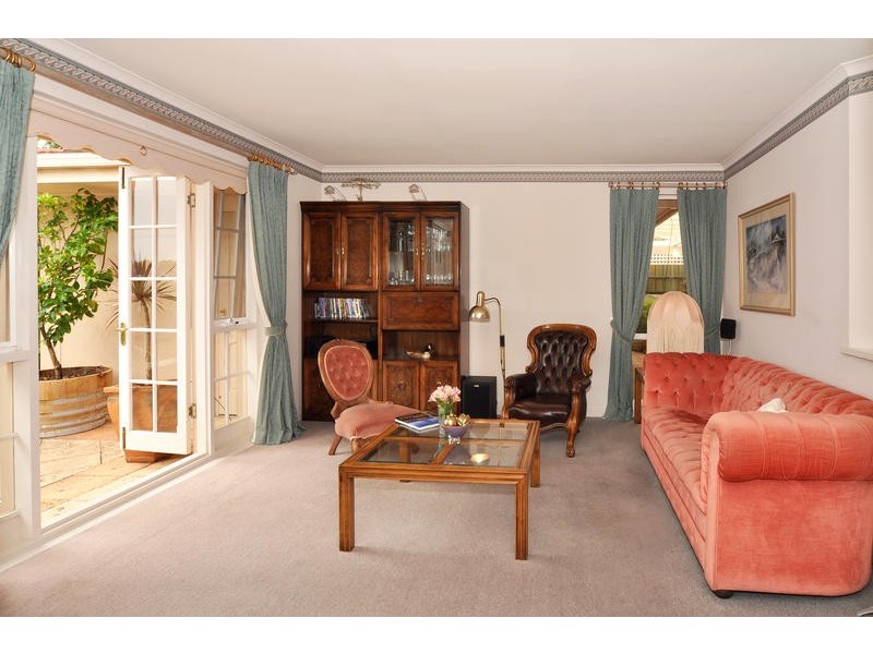 17 Crossdale Drive, Aberfoyle Park SA 5159