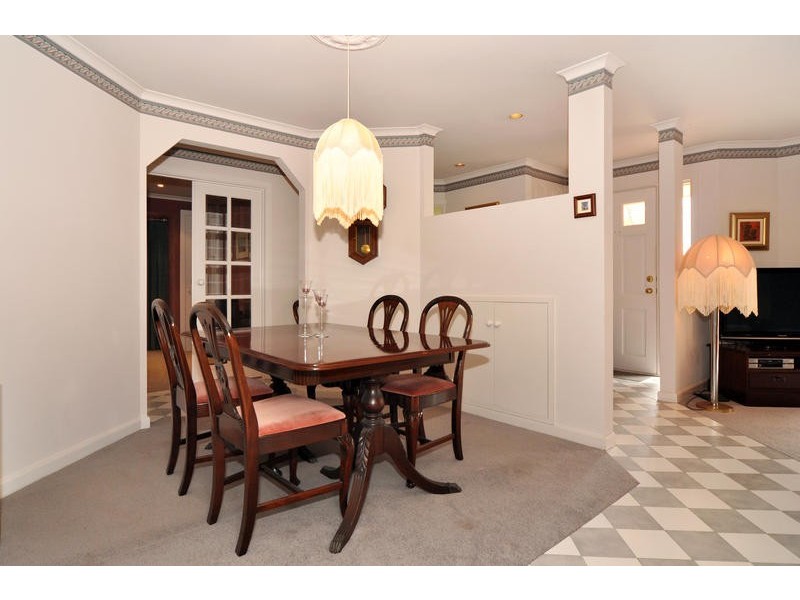 17 Crossdale Drive, Aberfoyle Park SA 5159