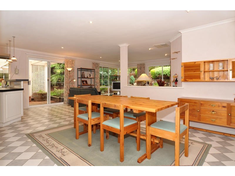 17 Crossdale Drive, Aberfoyle Park SA 5159