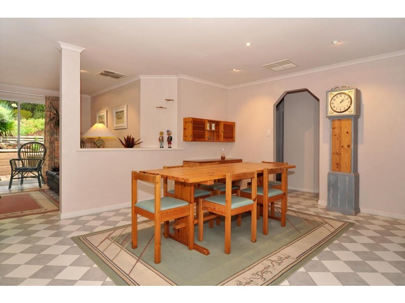 17 Crossdale Drive, Aberfoyle Park SA 5159