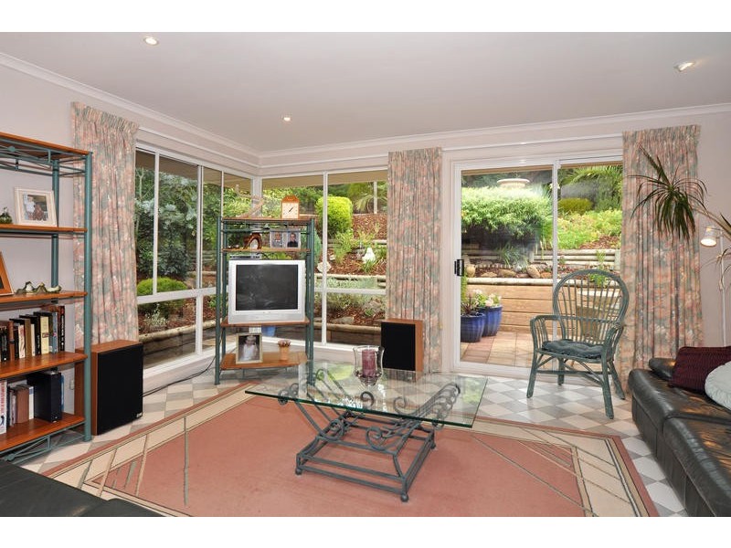 17 Crossdale Drive, Aberfoyle Park SA 5159