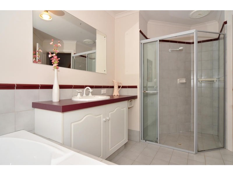 17 Crossdale Drive, Aberfoyle Park SA 5159