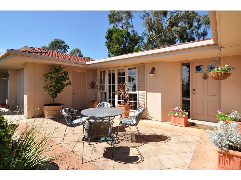 17 Crossdale Drive, Aberfoyle Park SA 5159