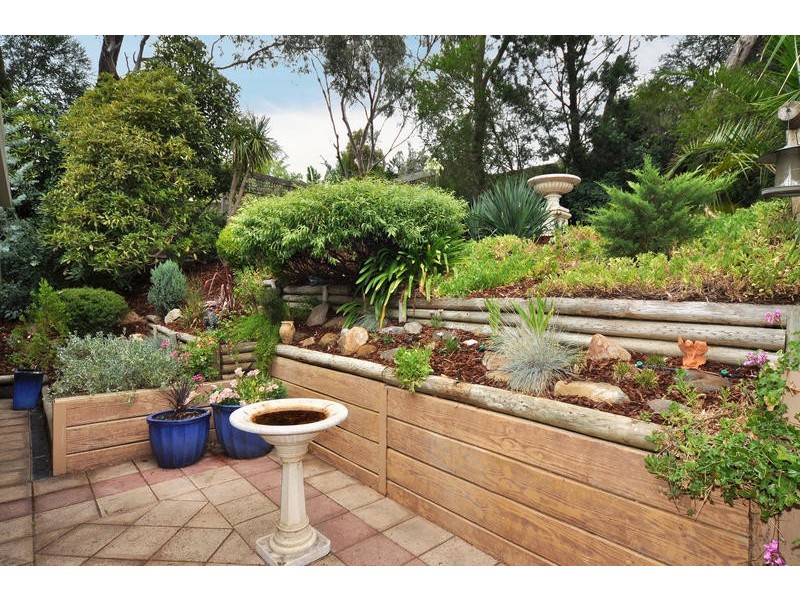 17 Crossdale Drive, Aberfoyle Park SA 5159