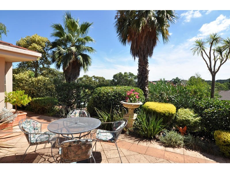 17 Crossdale Drive, Aberfoyle Park SA 5159