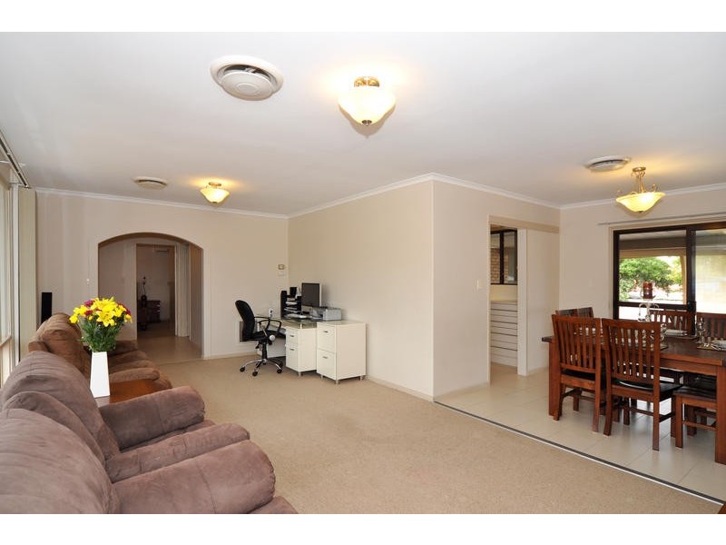 10 Roxanne Street, Happy Valley SA 5159