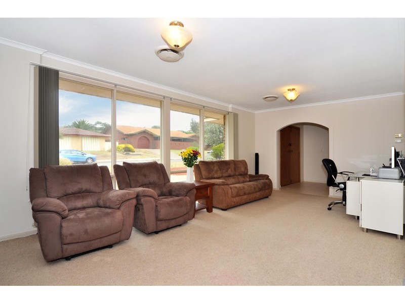 10 Roxanne Street, Happy Valley SA 5159