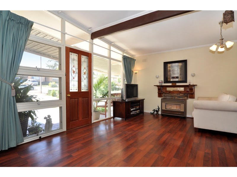 8 Sedunary Road, Morphett Vale SA 5162