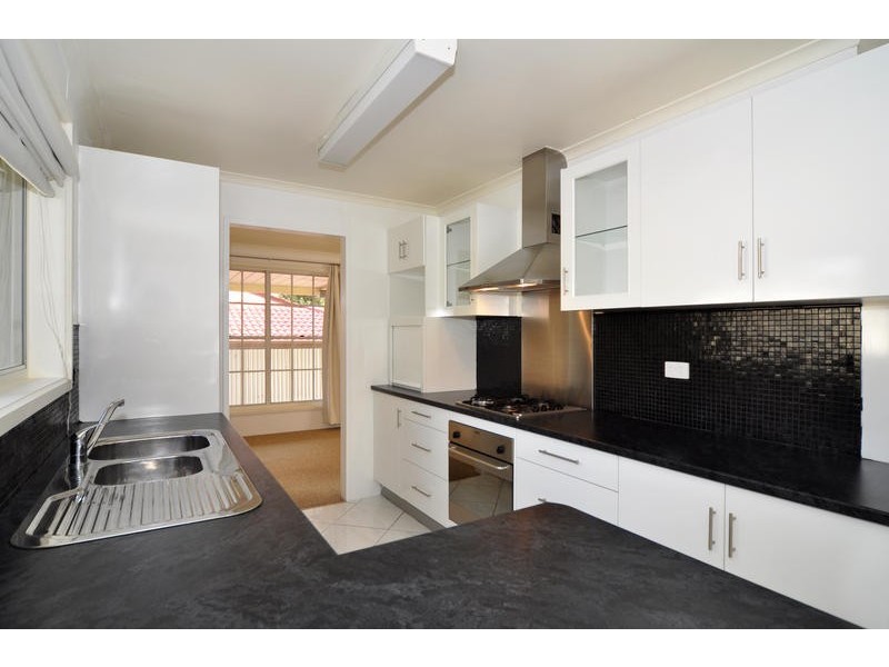 10 Roxanne Avenue, Aberfoyle Park SA 5159