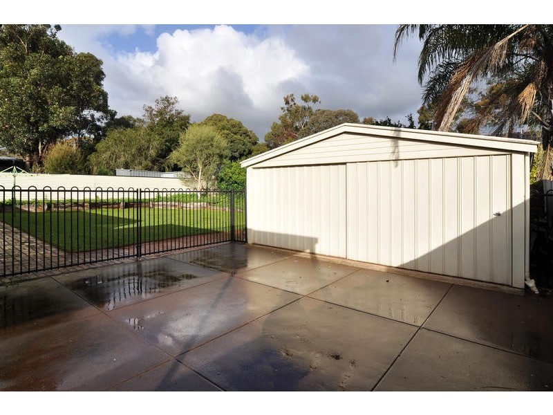 10 Roxanne Avenue, Aberfoyle Park SA 5159