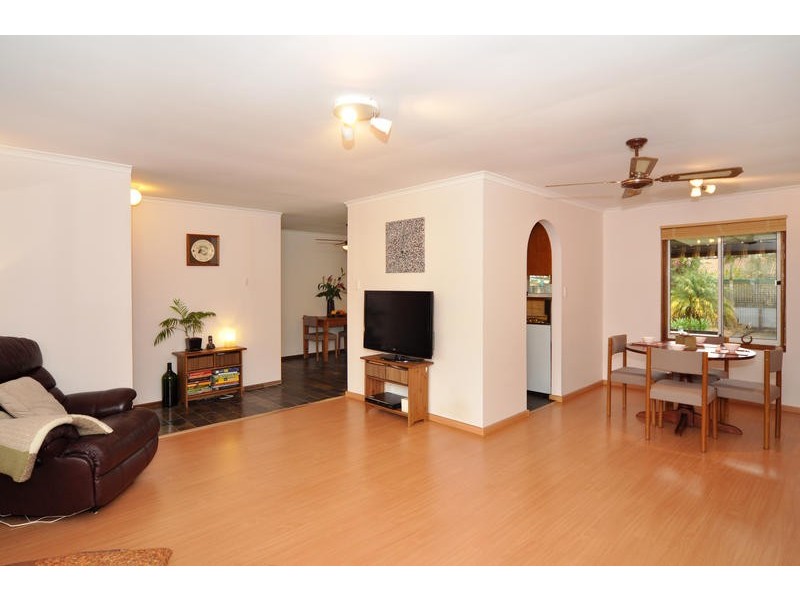 15 Reid Avenue, Aberfoyle Park SA 5159