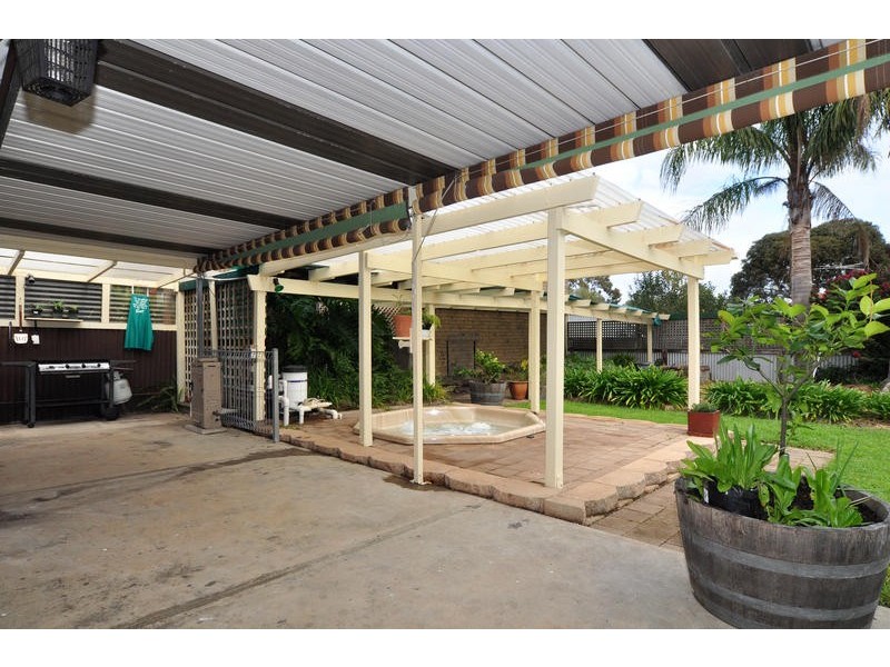 15 Reid Avenue, Aberfoyle Park SA 5159