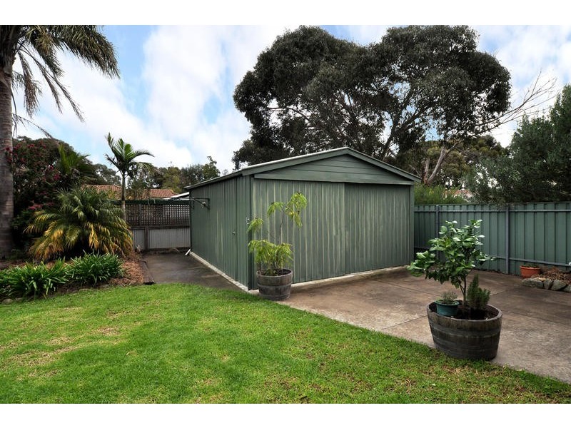 15 Reid Avenue, Aberfoyle Park SA 5159