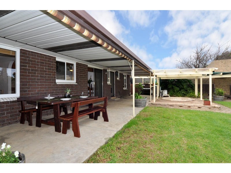 15 Reid Avenue, Aberfoyle Park SA 5159