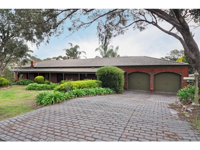 18 Daveys Road, Flagstaff Hill SA 5159