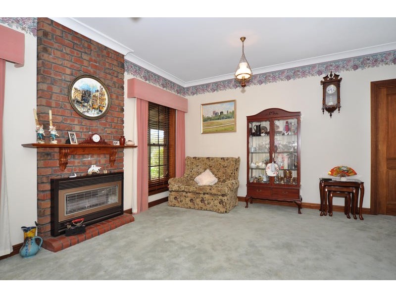 18 Daveys Road, Flagstaff Hill SA 5159