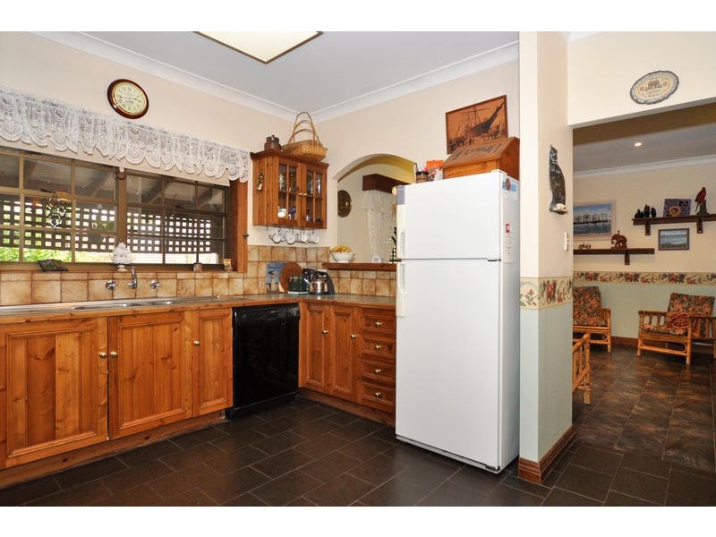 18 Daveys Road, Flagstaff Hill SA 5159