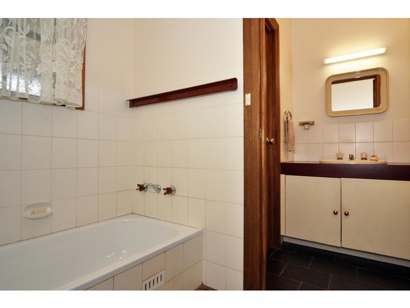 18 Daveys Road, Flagstaff Hill SA 5159