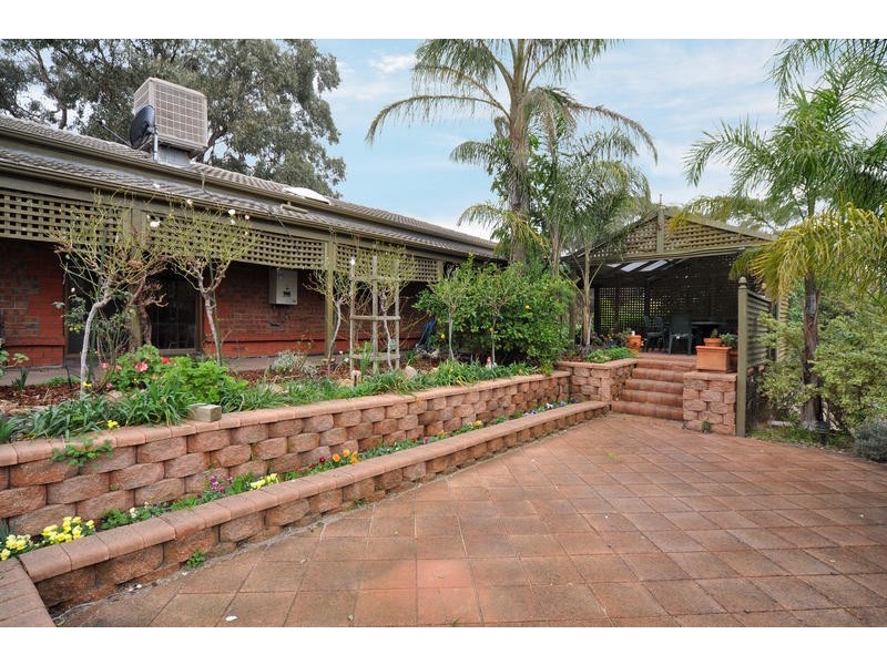 18 Daveys Road, Flagstaff Hill SA 5159