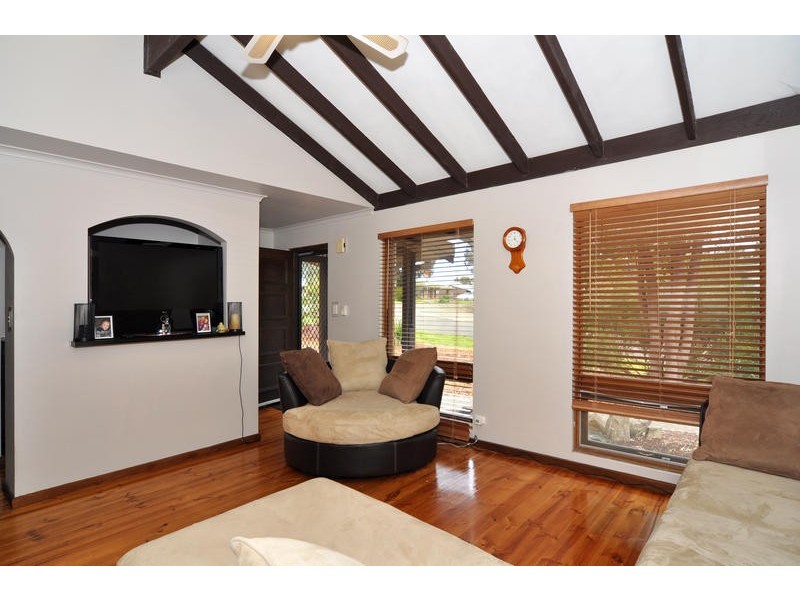 2 Brook Drive, Aberfoyle Park SA 5159