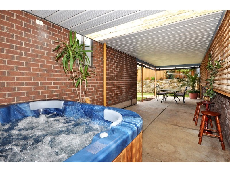 9 Scarvell Avenue, Trott Park SA 5158