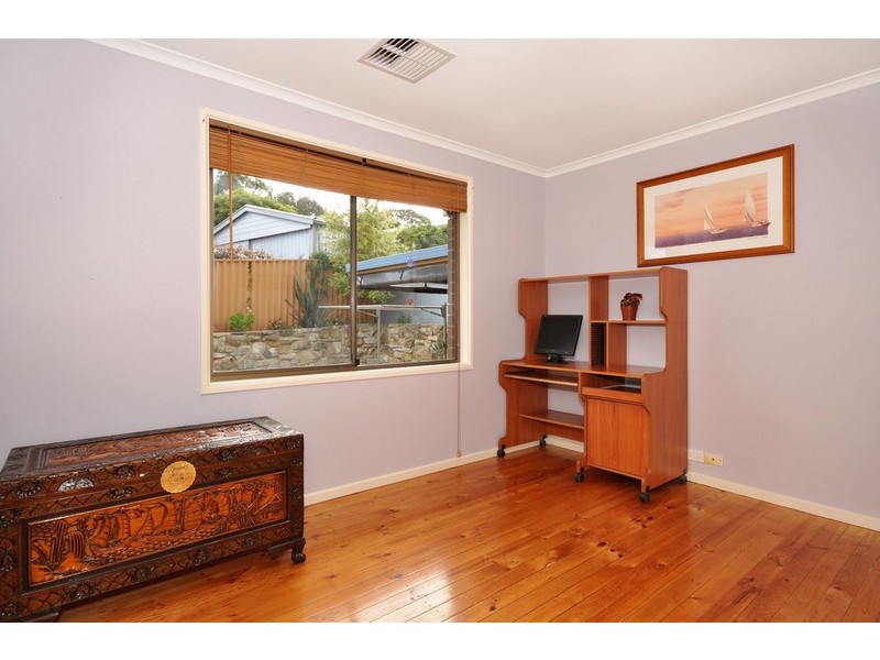 9 Scarvell Avenue, Trott Park SA 5158