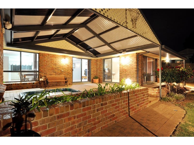 22 Crossdale Drive, Aberfoyle Park SA 5159