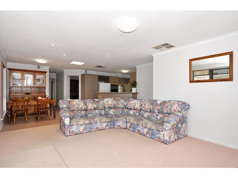 22 Crossdale Drive, Aberfoyle Park SA 5159