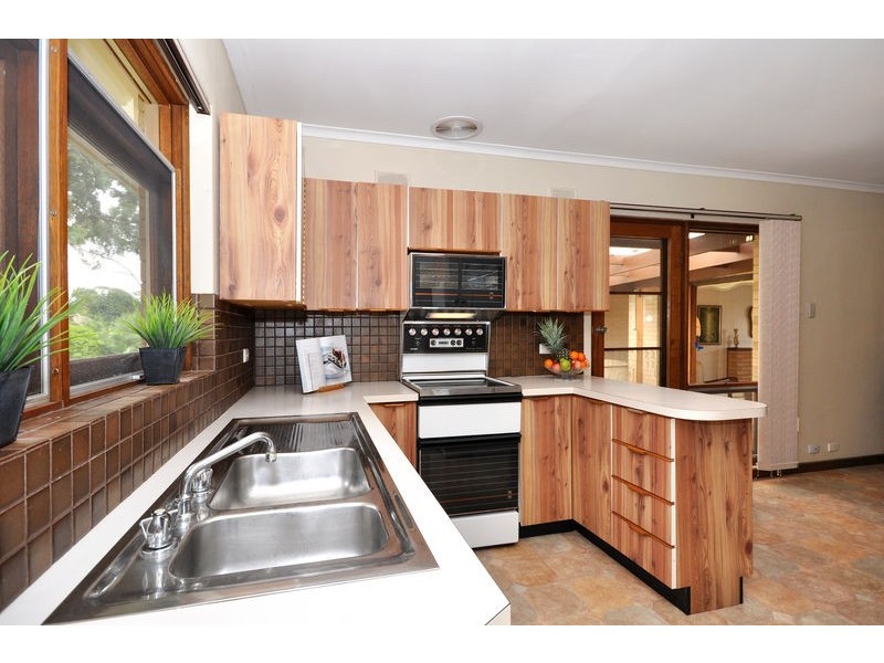 92 Ridgway Drive, Flagstaff Hill SA 5159