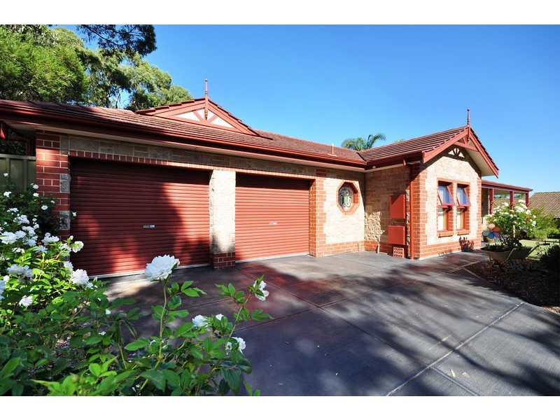 5 Brookside Walk, Aberfoyle Park SA 5159