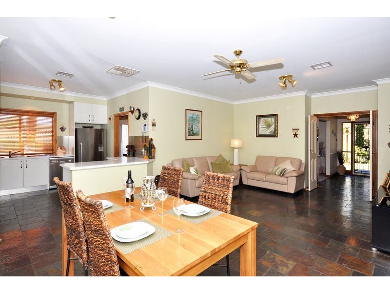 5 Brookside Walk, Aberfoyle Park SA 5159