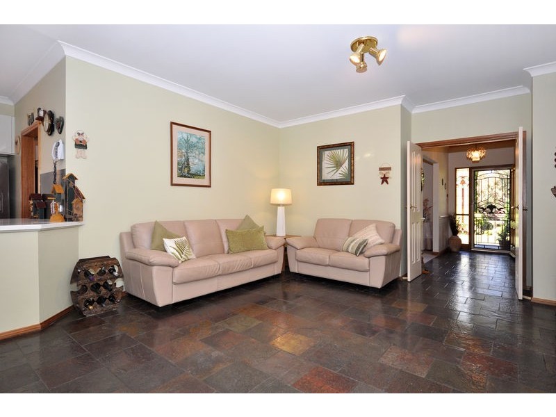 5 Brookside Walk, Aberfoyle Park SA 5159